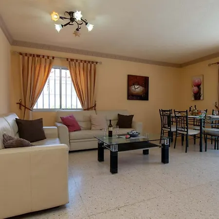 Naranjo Villa *