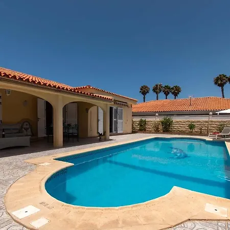 Naranjo Villa *